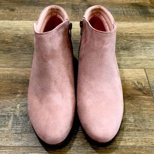 Tan suede boots size 7 in women’s